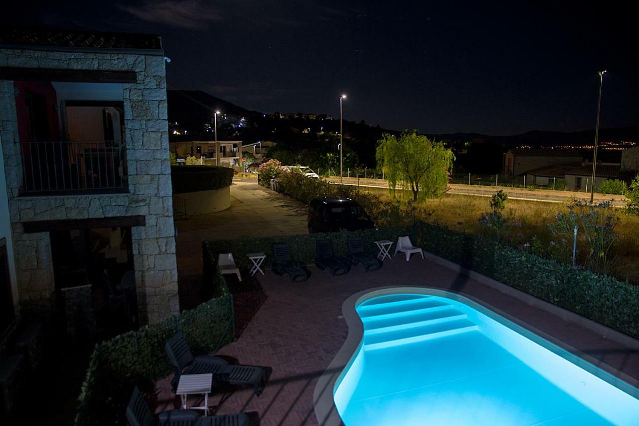 Gf Apartments La Vigna Badesi Exterior foto